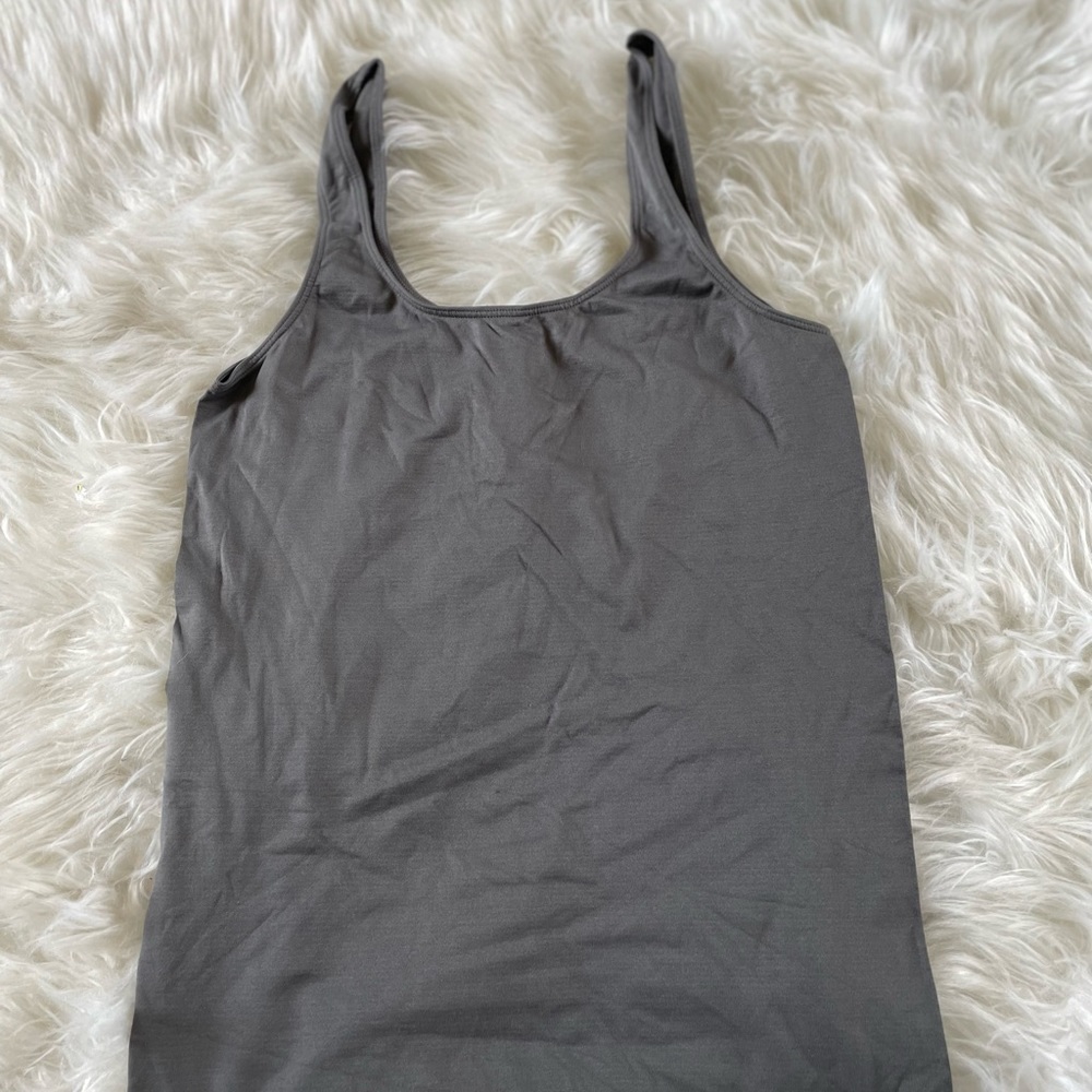 NOUVELLE SEAMLESS INTIMATES CASUAL STRETCH GRAY TANK NWOT